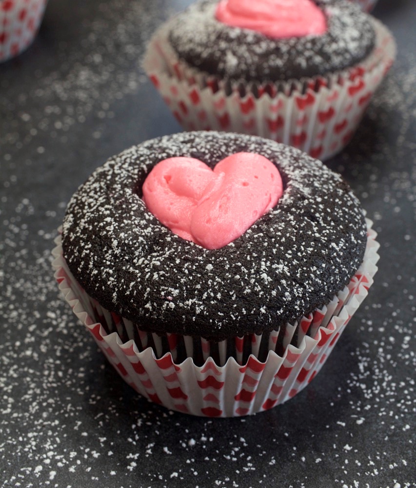 https://mycountrytable.com/wp-content/uploads/2019/02/ChocolateValentineCupcakes-26_Fotor-1.jpg