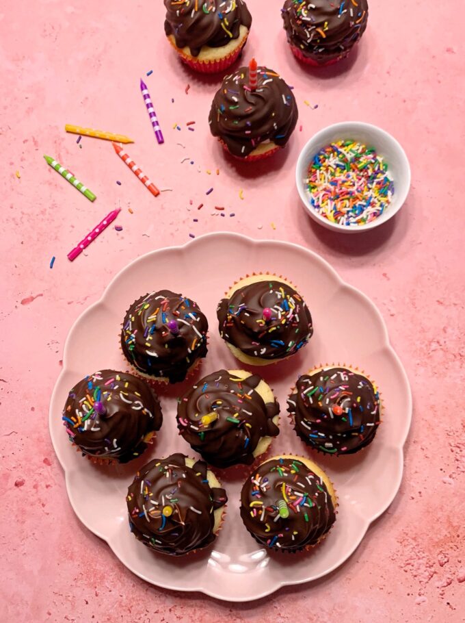 A plate full of birthday party cupcakes.
