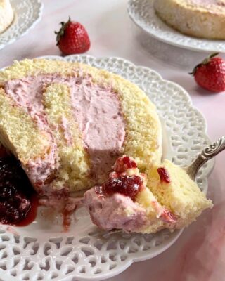 Strawberry Cream Cake Roll