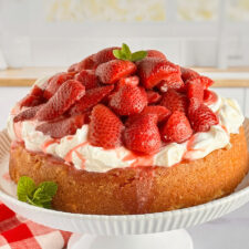 OneLayerStrawberryShortcakeWit